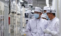 Samsung chief inspects battery plant in Malaysia during holidays