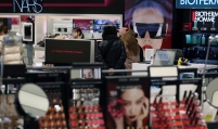 Per-customer spending at duty-free shops hits 5-year low