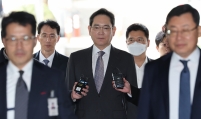 Prosecutors seek 5-year prison term for Samsung chief in merger retrial