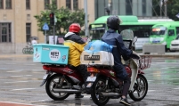 Orders on food delivery apps break records amid pandemic