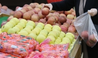 Koreans lose appetite for fruits amid soaring prices