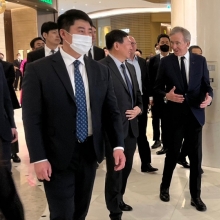 LVMH CEO visits Korea, meets retail business leaders