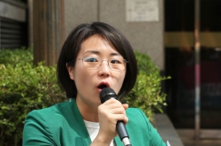 [2018 Local elections] Vandalism of feminist Seoul mayor candidate’s poster continues