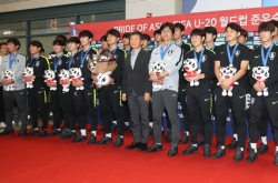 S. Korean players receive heroes' welcome