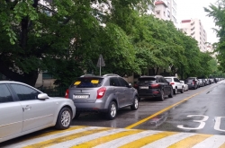 [Seoul Struggles 8] Illegally parked cars wreak havoc for drivers in Seoul