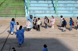 As Korea opens up, government says kids should get jabs