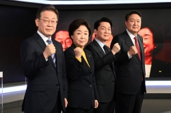 Yoon leads Lee in hypothetical two-way race: polls