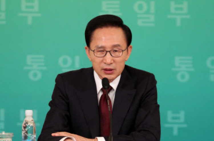 Lee says door for inter-Korean dialogue still open