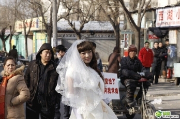 Chinese transgender woman hopes for wedding bells