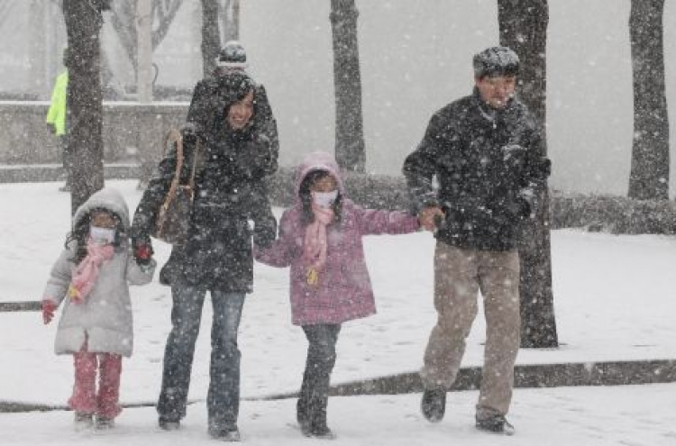 Only one out of five S. Koreans considers grandparents part of 'family': survey