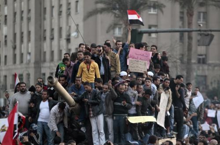 Looting engulfs Cairo, other Egyptian cities