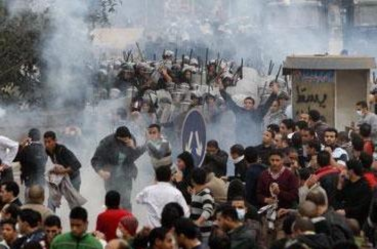 Bloody clashes rock Cairo as regime stands firm