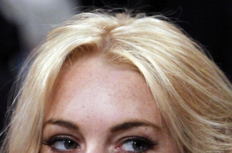 Lohan to be charged with stealing necklace