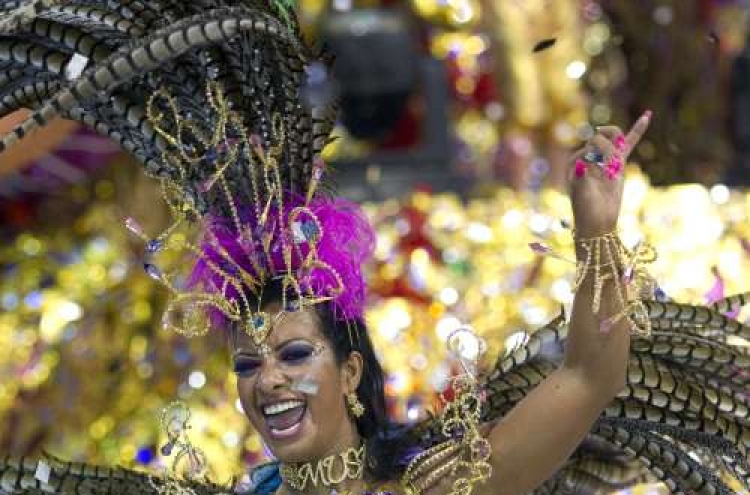 Rio's roving street bands keep Carnival free, fun