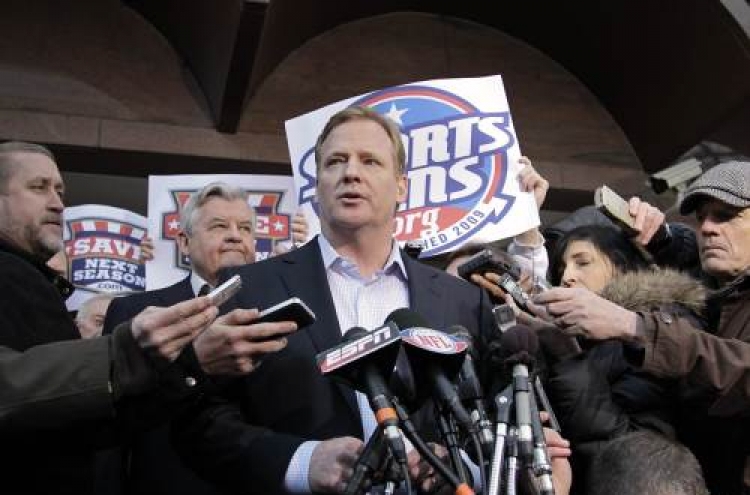 Lockout, lawsuit put NFL on hold