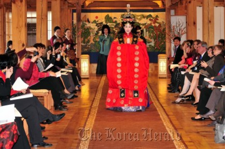 Museum launches culture program for spouses of foreign envoys, CEOs