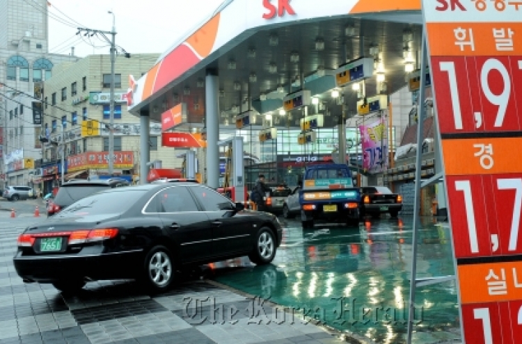 [News focus] Seoul faced with calls to slash oil taxes