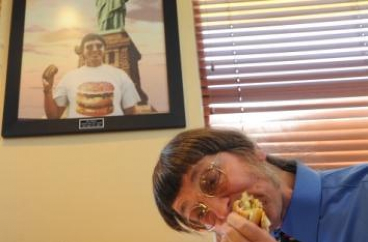 Man eats 25,000th Big Mac, 39 years after his 1st