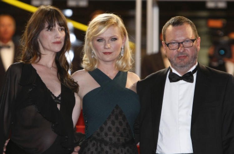 Film-maker Lars von Trier 'accepts' Cannes ban