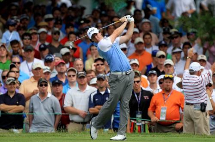 McIlroy carries 8-shot lead into final day