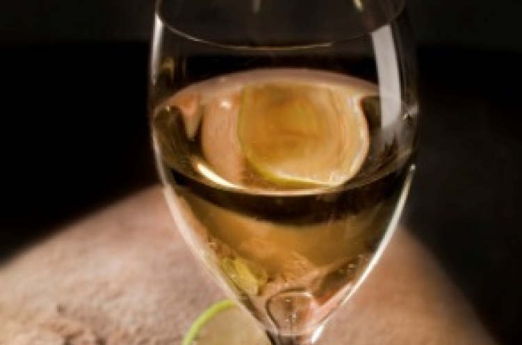 Consumer demand for white wine soars in H1