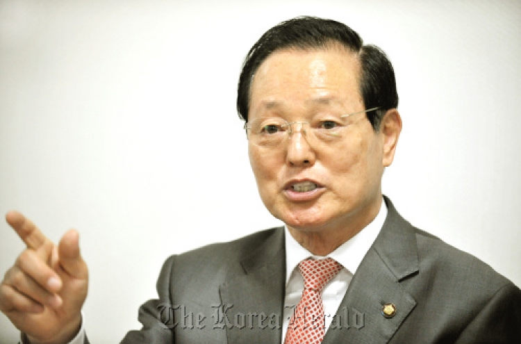 Cho pushes for easier overseas voting