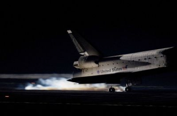 Last space shuttle comes home, ends 30-year era