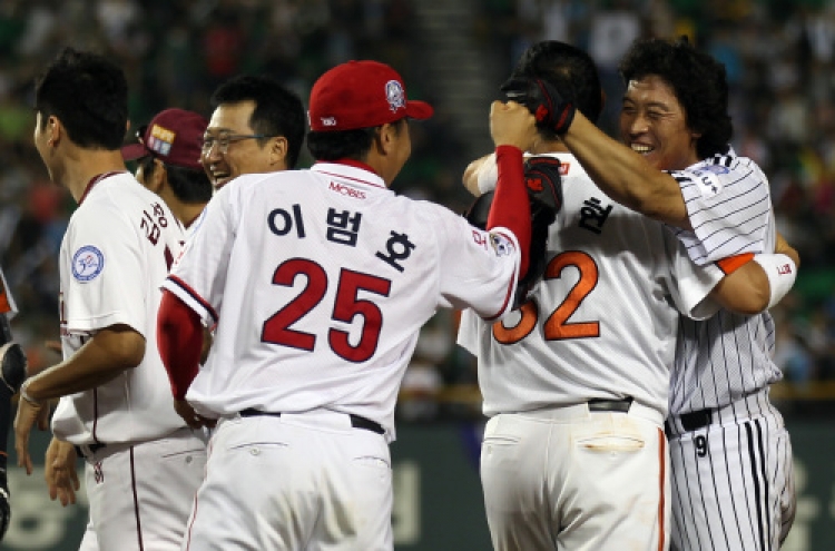 West wins All-Star game in 10 innings