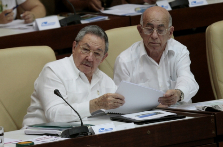 Cuba vows to change migratory restrictions