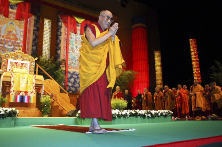 Dalai Lama begins 3-day visit to France