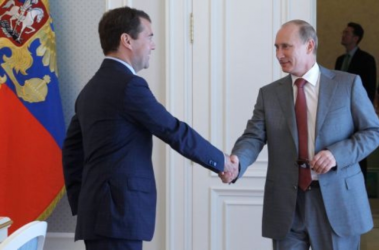 Putin, Medvedev to reveal 2012 plans in December