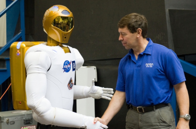 Space station‘s humanoid robot comes alive