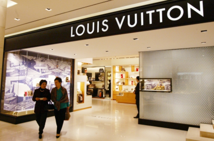 More Koreans buy luxury products