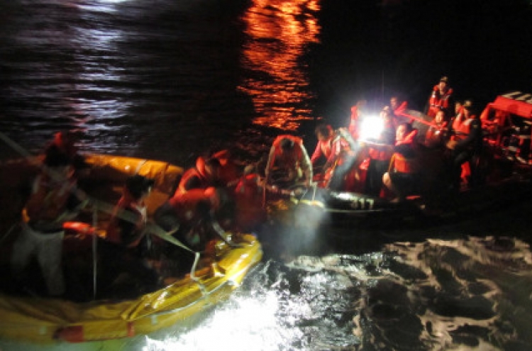 Fire erupts on Jeju-bound ferry but no causalities reported