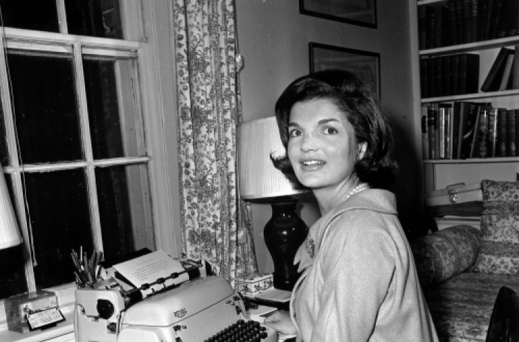 New book shows another side to Jackie Kennedy