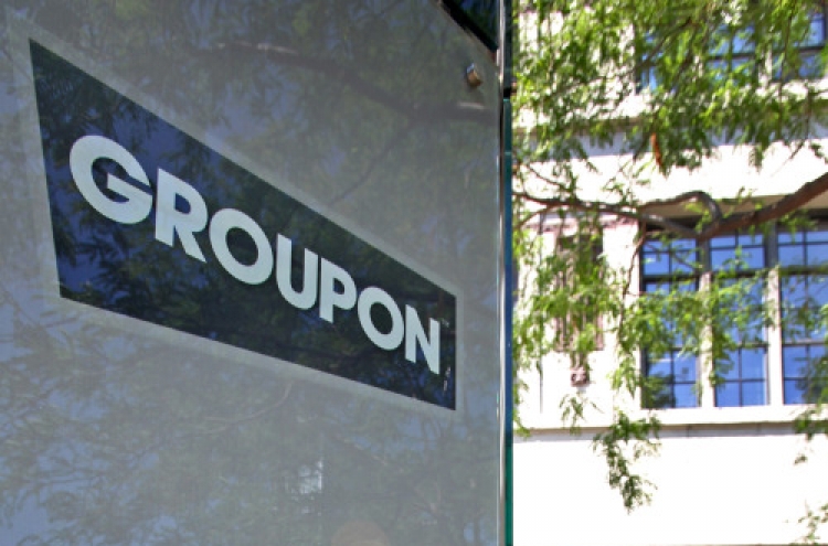 Groupon says sales half earlier figure, loses COO