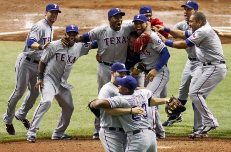 Beltre’s 3 homers power Rangers