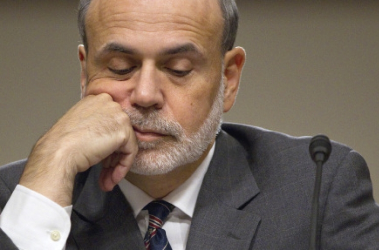 Bernanke warns economic recovery close to faltering