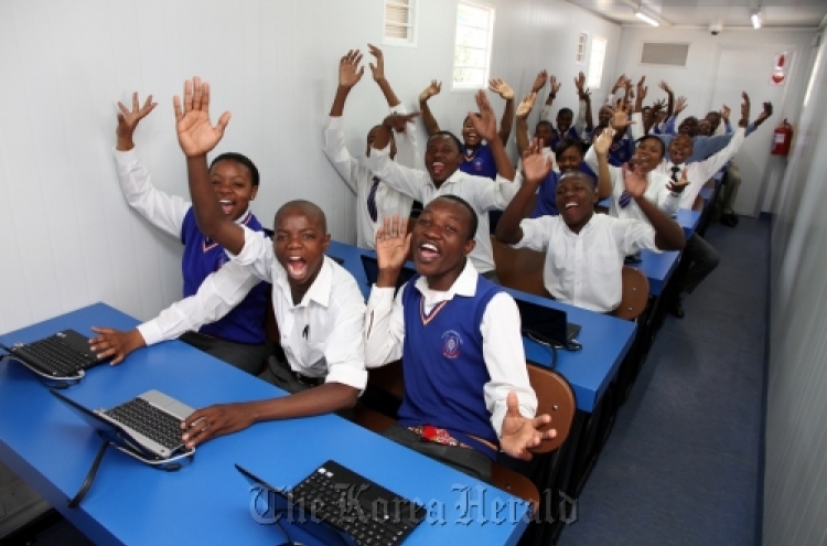 Samsung donates mobile classroom to S. Africa