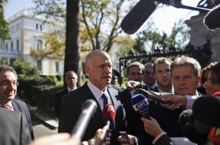 Papandreou wins confidence vote