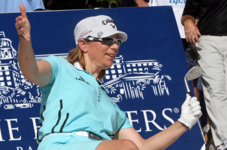 Sorenstam plays in Skills Challenge