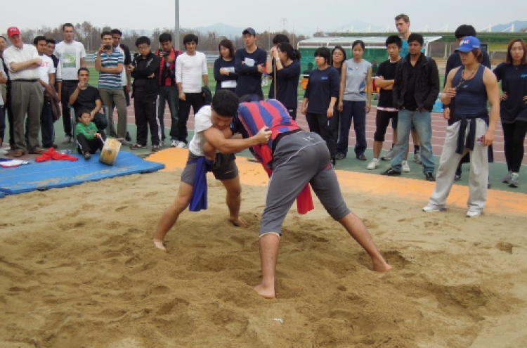 International students vie at sports festival