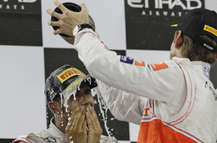 Hamilton wins Abu Dhabi GP