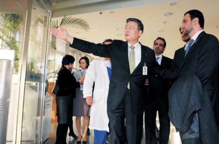 Abu Dhabi envoys see Korean medical service