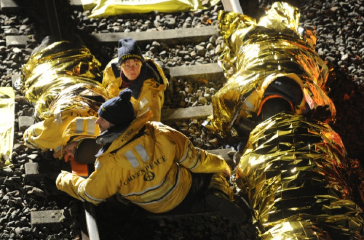 German police clear sit-in at nuke protest