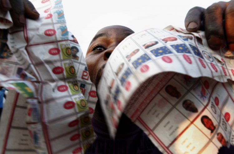 Violence, late ballots may mar critical Congo vote