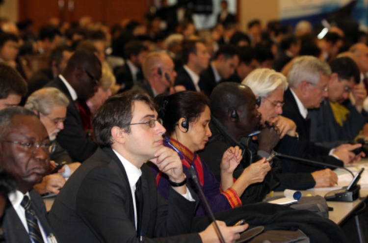 Busan forum addresses development agenda