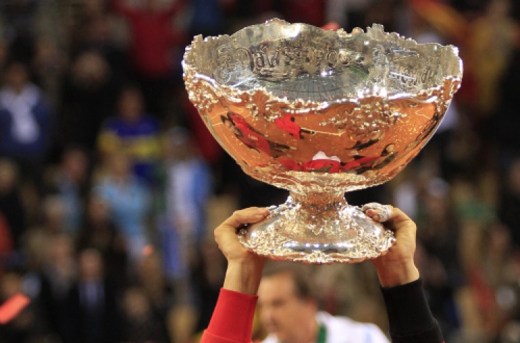 Nadal rallies for win to give Spain Davis Cup