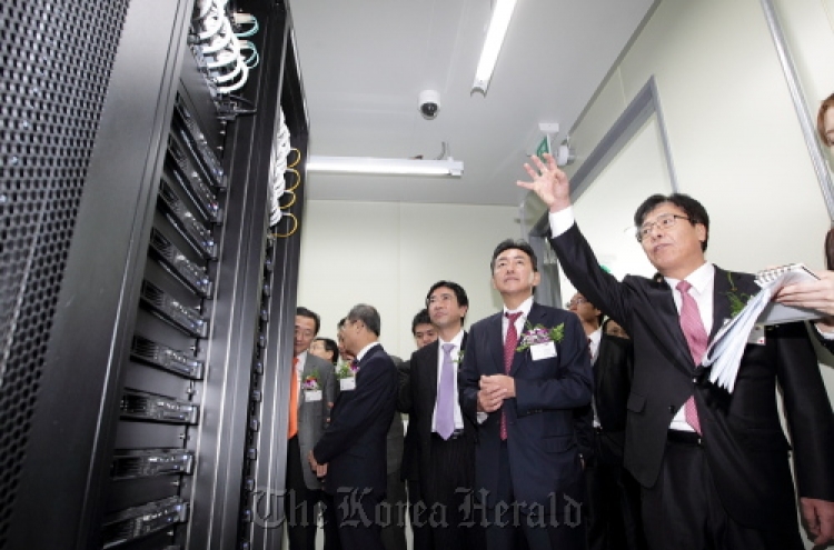 KT, Softbank open joint data center in Gimhae