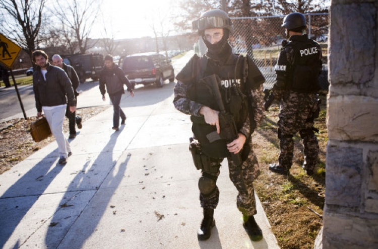 Virginia Tech gunman kills officer, later found dead